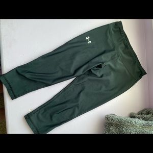 Women’s cropped under armor leggings